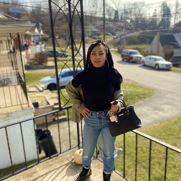 Meet your Posher, Dia🤞🏽 - Picture 15 of 16